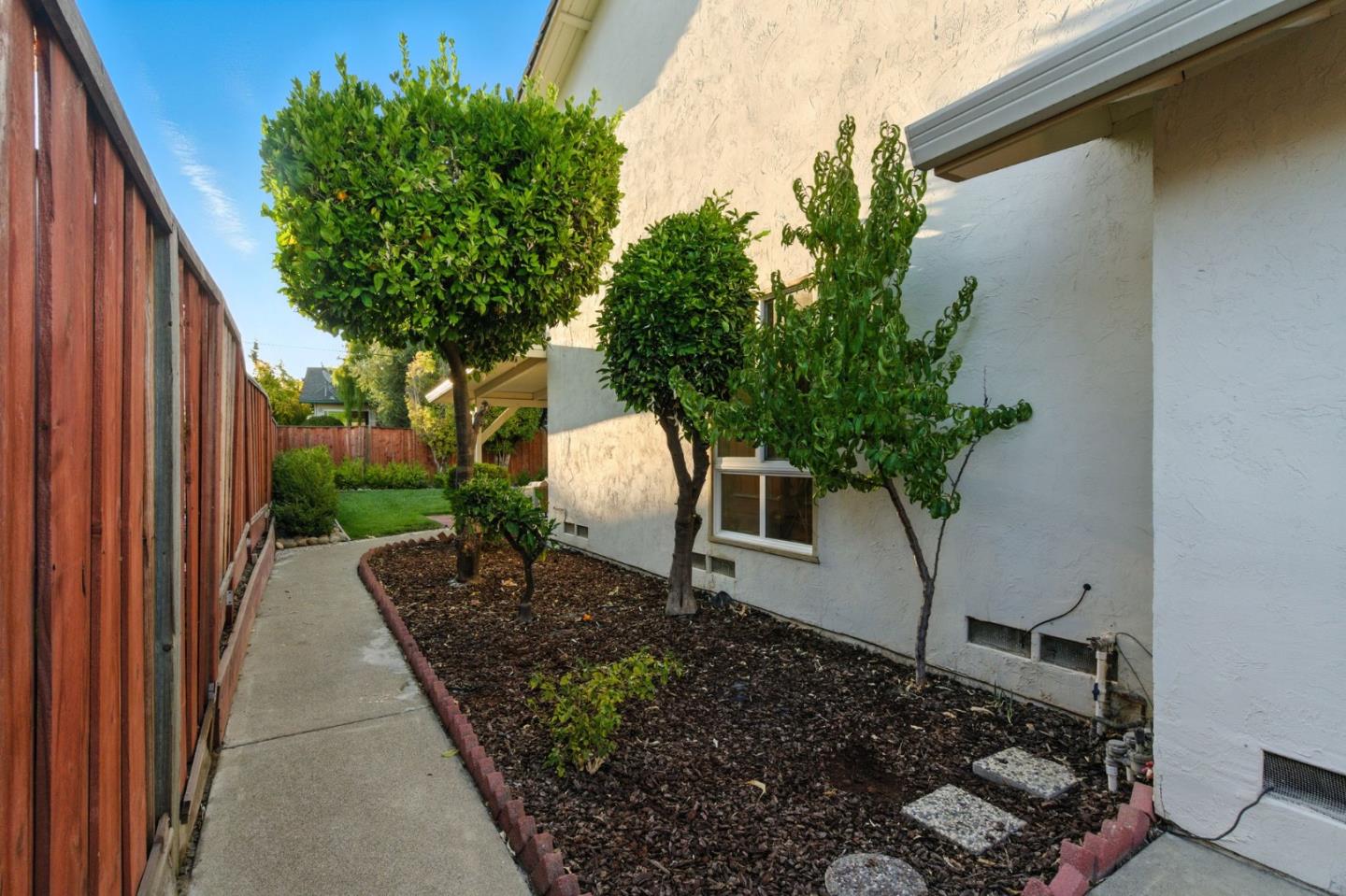 Detail Gallery Image 41 of 43 For 1049 Bigoak Ct, San Jose,  CA 95129 - 5 Beds | 2/1 Baths