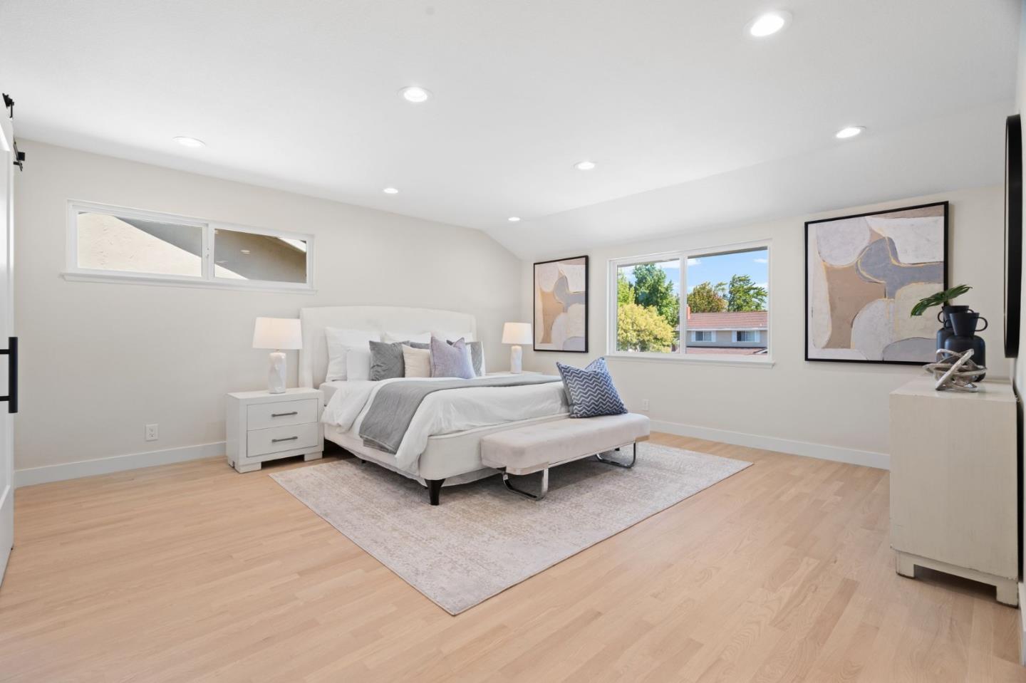 Detail Gallery Image 8 of 43 For 1049 Bigoak Ct, San Jose,  CA 95129 - 5 Beds | 2/1 Baths