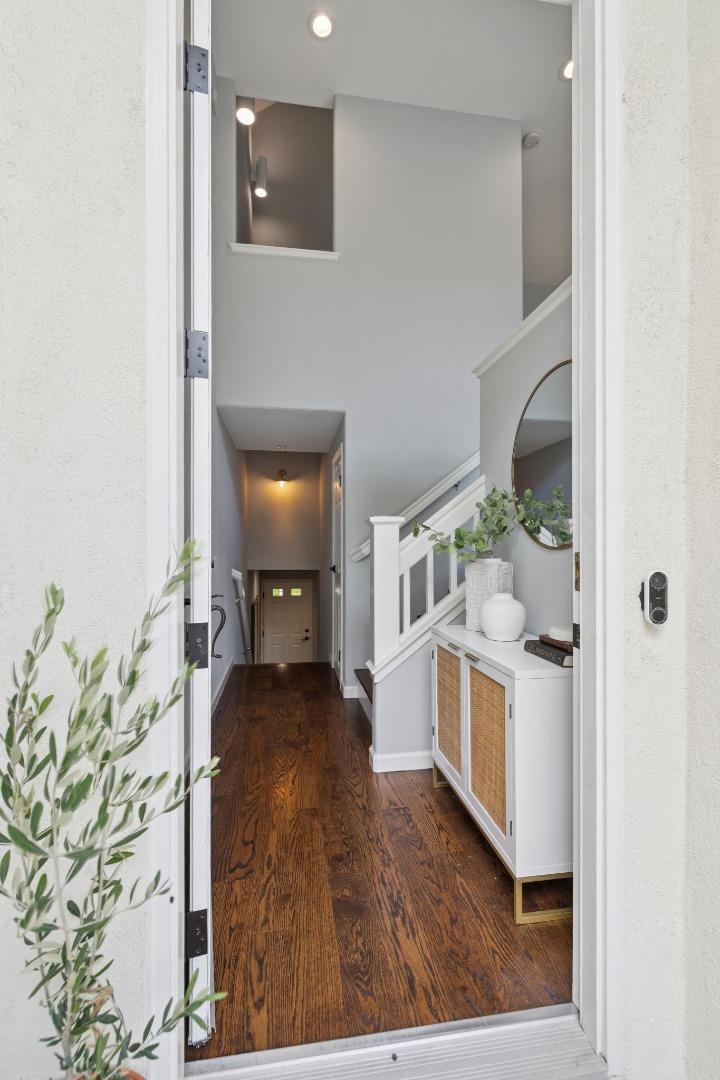 Detail Gallery Image 4 of 58 For 206 Village Ln, Foster City,  CA 94404 - 2 Beds | 3 Baths