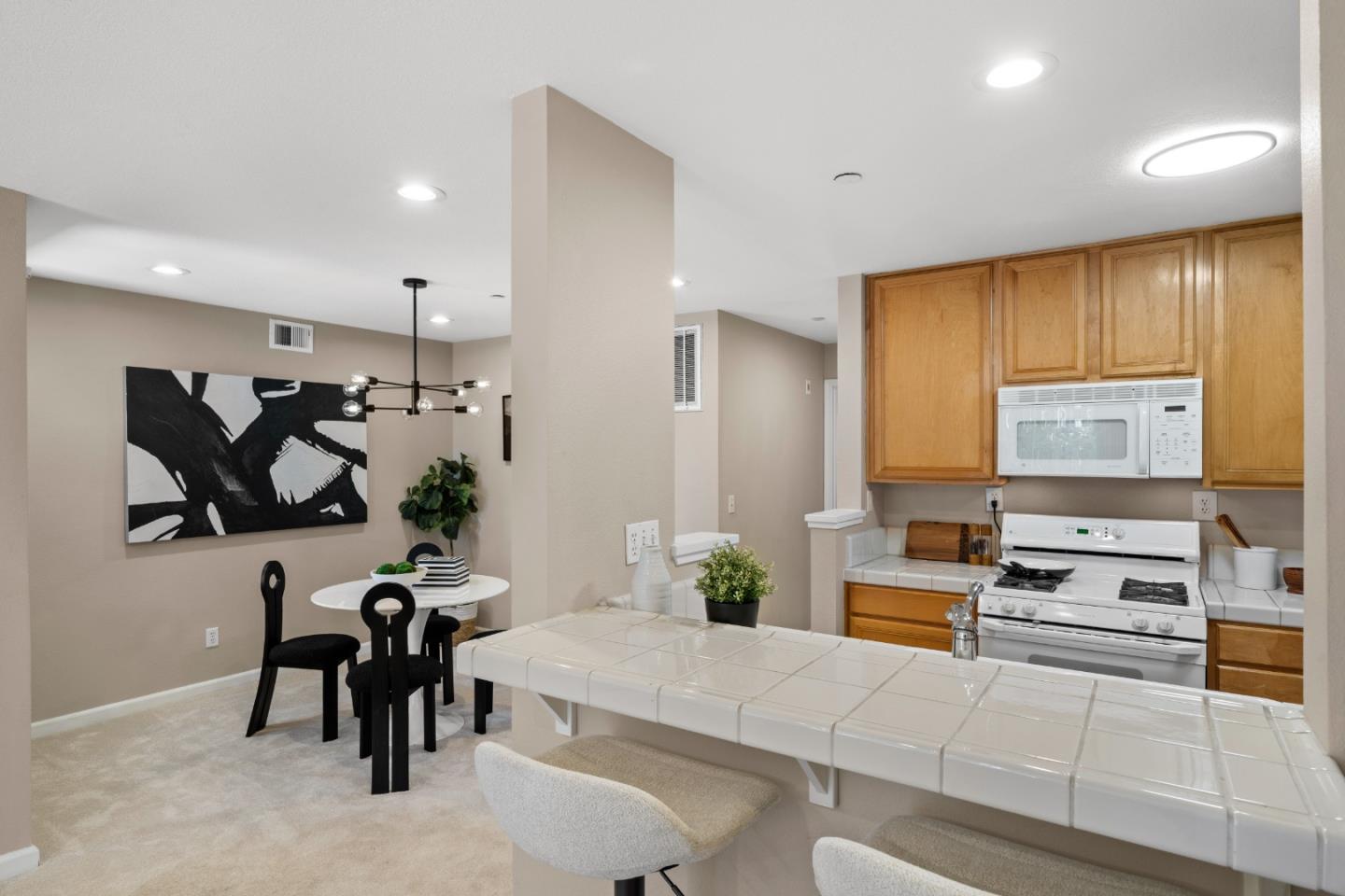 Detail Gallery Image 7 of 49 For 614 Arcadia Ter #301,  Sunnyvale,  CA 94085 - 2 Beds | 2 Baths