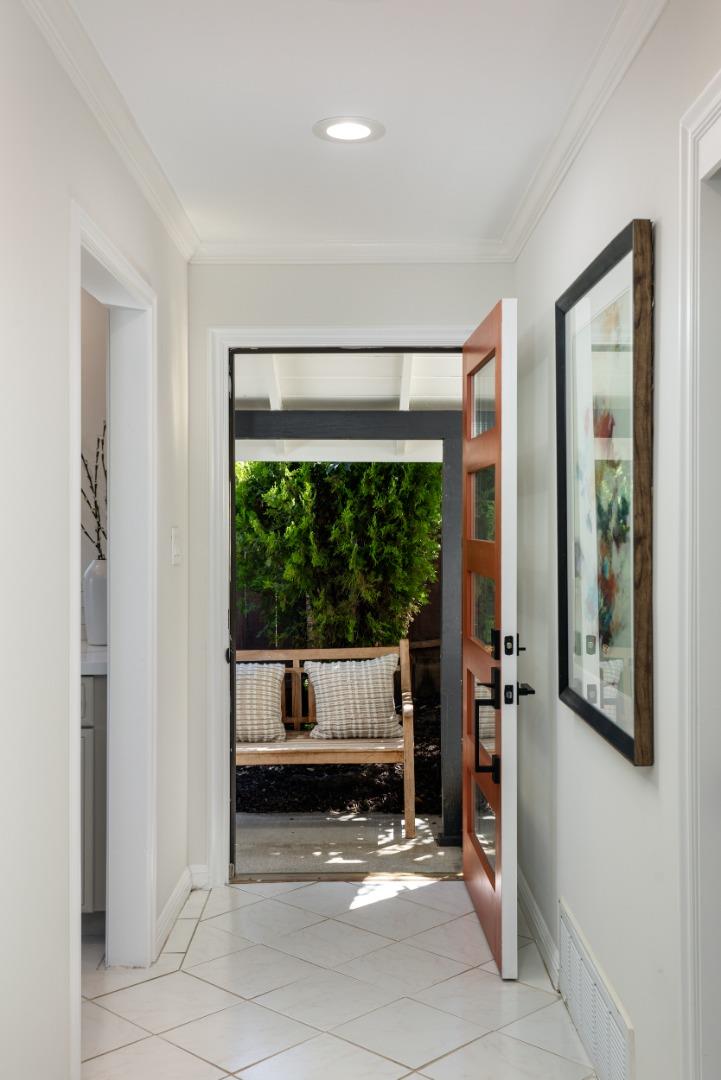 Detail Gallery Image 3 of 24 For 3530 Altamont Way, Redwood City,  CA 94062 - 3 Beds | 2 Baths