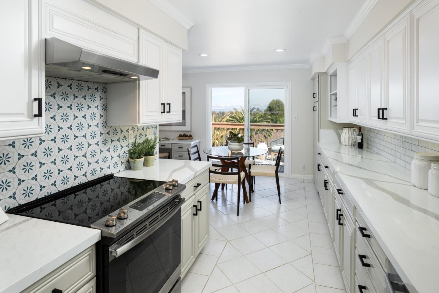 Detail Gallery Image 4 of 24 For 3530 Altamont Way, Redwood City,  CA 94062 - 3 Beds | 2 Baths