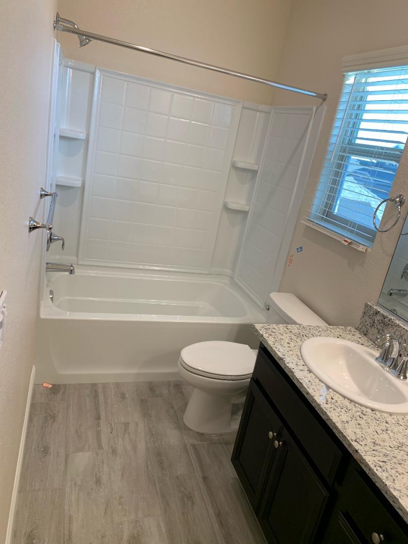 Detail Gallery Image 10 of 13 For 2439 Valdes Dr, Merced,  CA 95340 - 5 Beds | 2/1 Baths