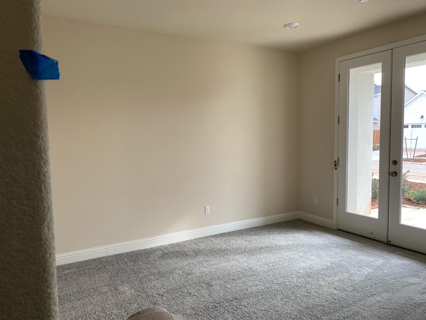 Detail Gallery Image 4 of 13 For 2439 Valdes Dr, Merced,  CA 95340 - 5 Beds | 2/1 Baths