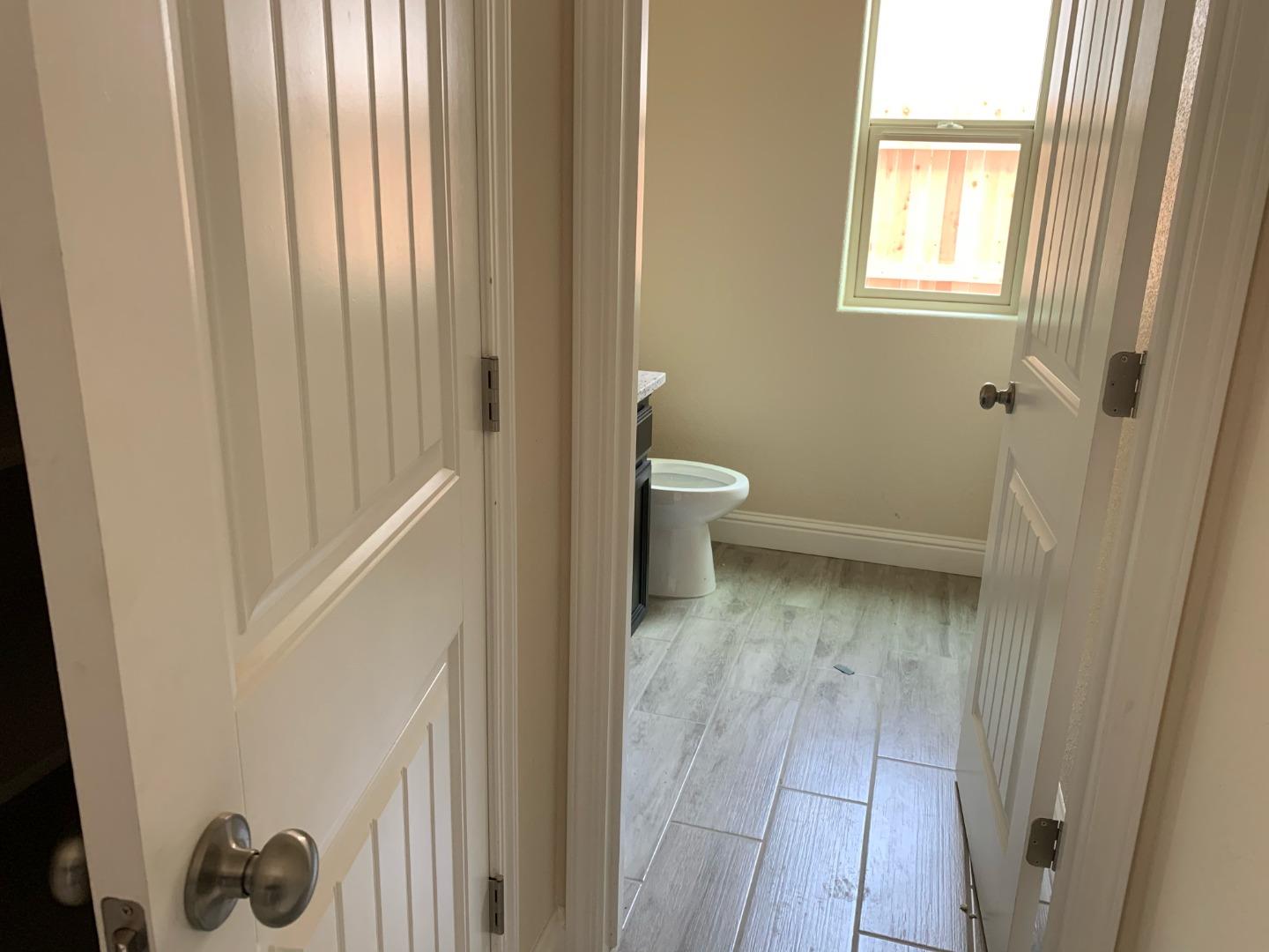 Detail Gallery Image 5 of 13 For 2439 Valdes Dr, Merced,  CA 95340 - 5 Beds | 2/1 Baths