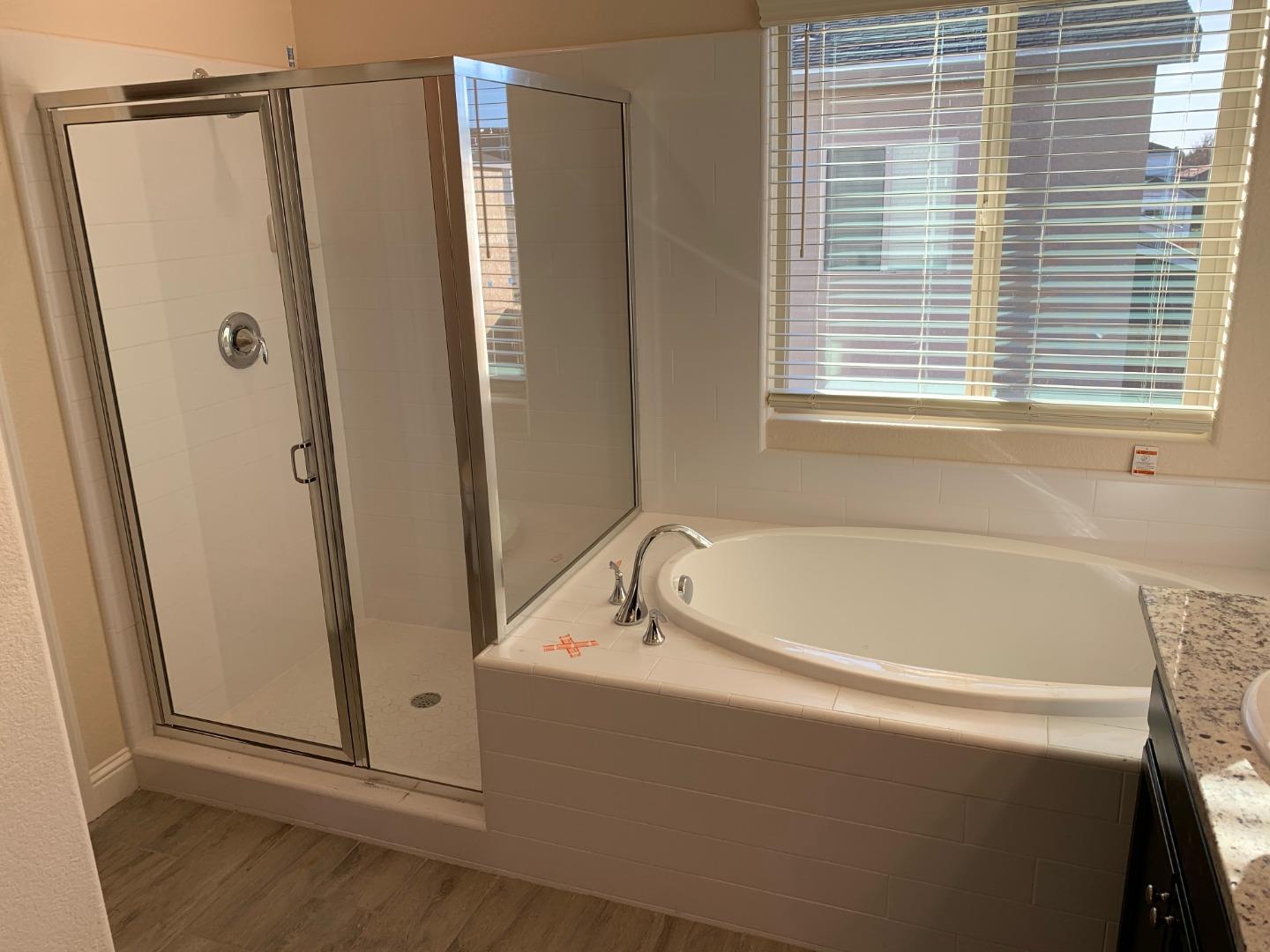 Detail Gallery Image 6 of 13 For 2439 Valdes Dr, Merced,  CA 95340 - 5 Beds | 2/1 Baths