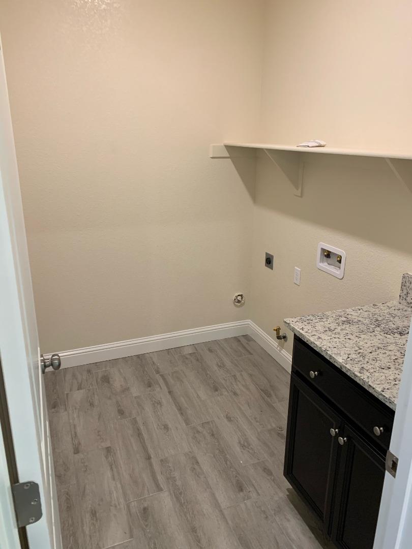 Detail Gallery Image 9 of 13 For 2439 Valdes Dr, Merced,  CA 95340 - 5 Beds | 2/1 Baths