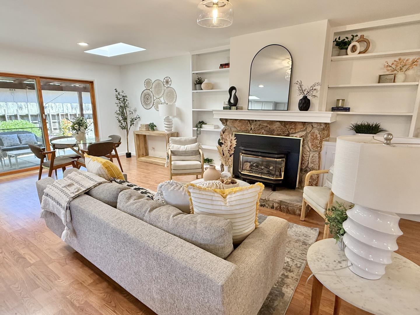 Detail Gallery Image 11 of 55 For 1101 Greenwood Pl, Salinas,  CA 93901 - 3 Beds | 2 Baths