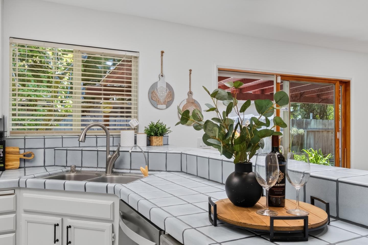 Detail Gallery Image 15 of 55 For 1101 Greenwood Pl, Salinas,  CA 93901 - 3 Beds | 2 Baths
