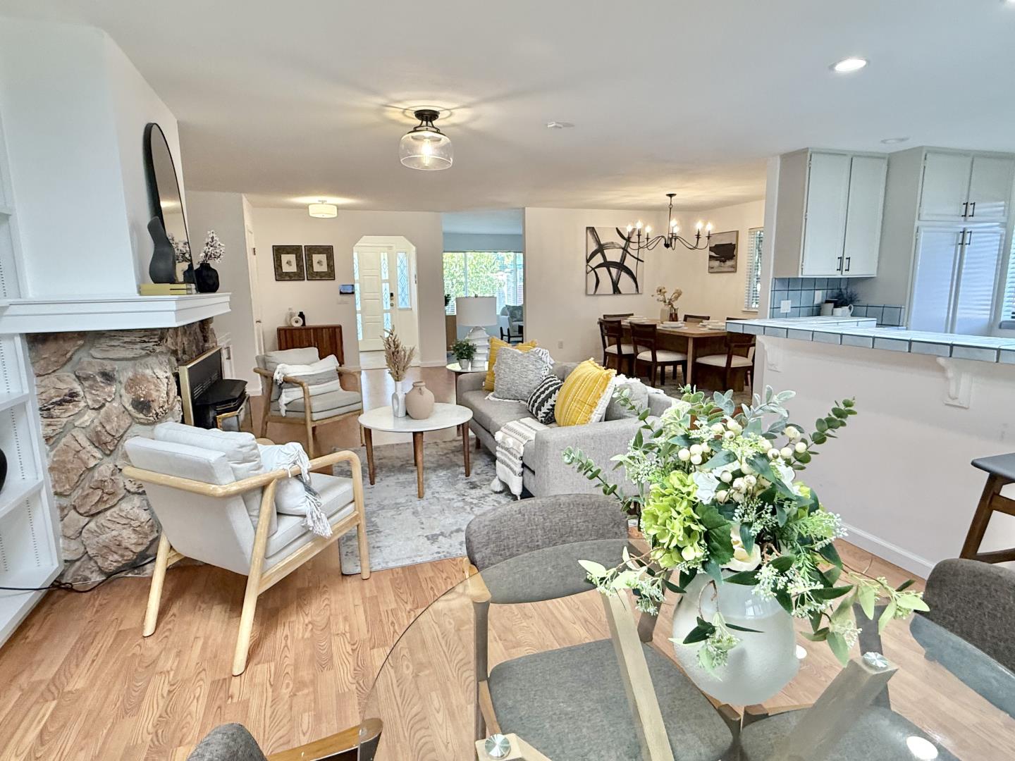 Detail Gallery Image 3 of 55 For 1101 Greenwood Pl, Salinas,  CA 93901 - 3 Beds | 2 Baths