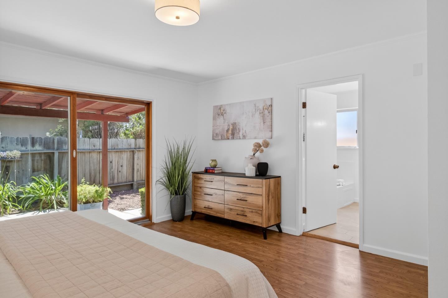 Detail Gallery Image 4 of 55 For 1101 Greenwood Pl, Salinas,  CA 93901 - 3 Beds | 2 Baths