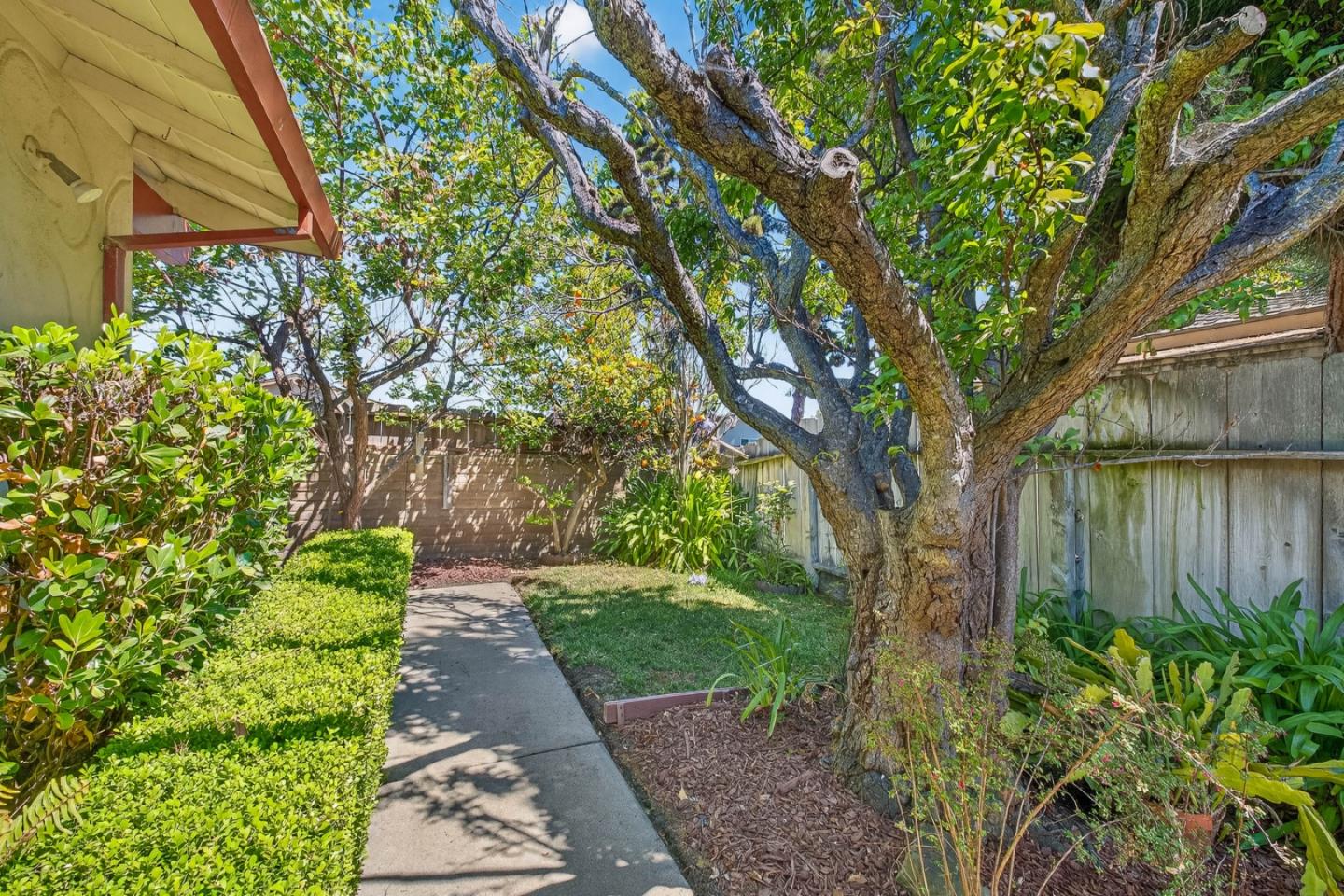 Detail Gallery Image 43 of 55 For 1101 Greenwood Pl, Salinas,  CA 93901 - 3 Beds | 2 Baths