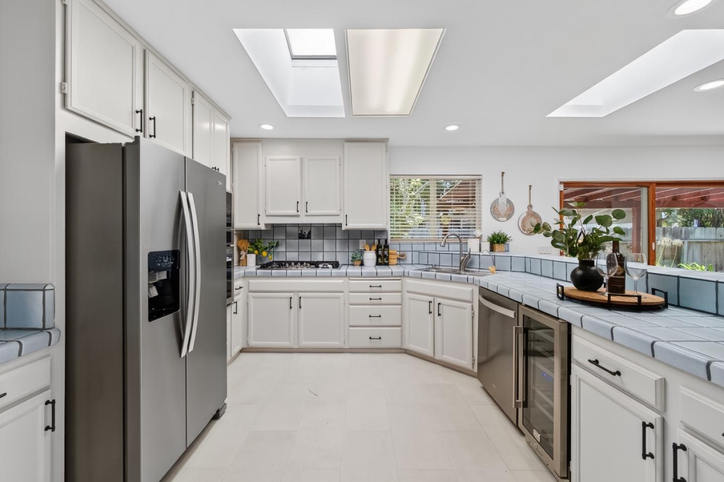 Detail Gallery Image 5 of 55 For 1101 Greenwood Pl, Salinas,  CA 93901 - 3 Beds | 2 Baths