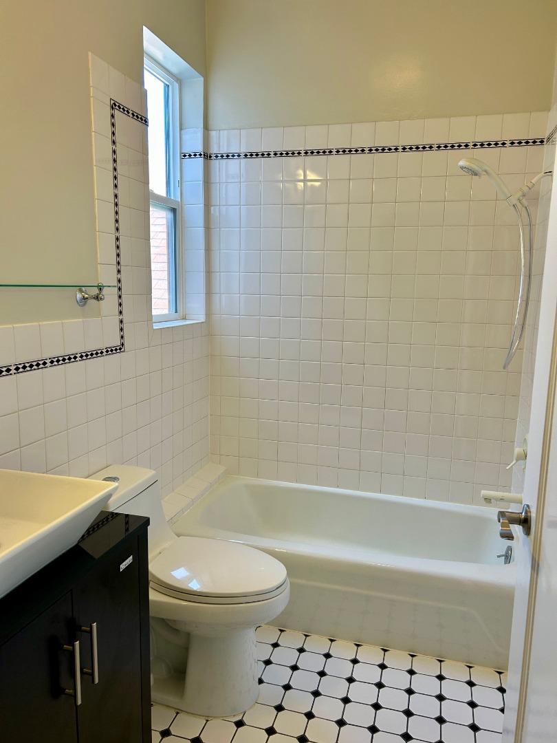 Detail Gallery Image 12 of 24 For 169 Brompton, San Francisco,  CA 94131 - 3 Beds | 2/1 Baths