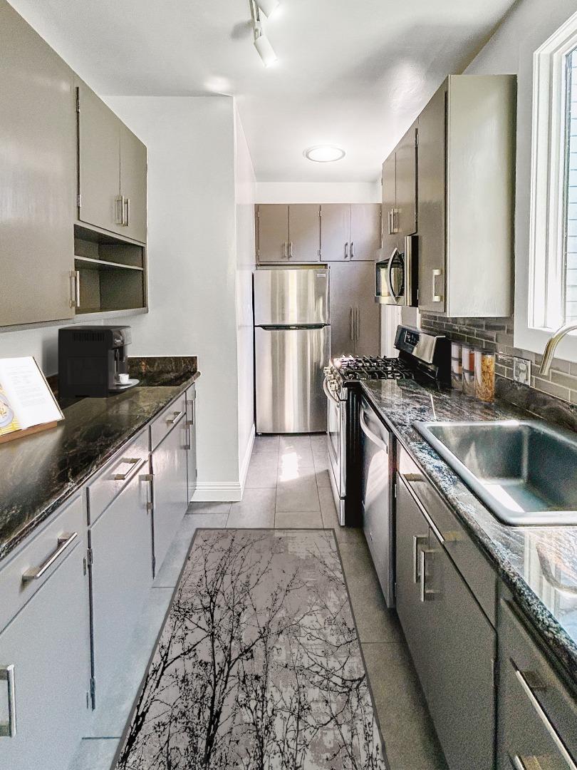 Detail Gallery Image 6 of 24 For 169 Brompton, San Francisco,  CA 94131 - 3 Beds | 2/1 Baths