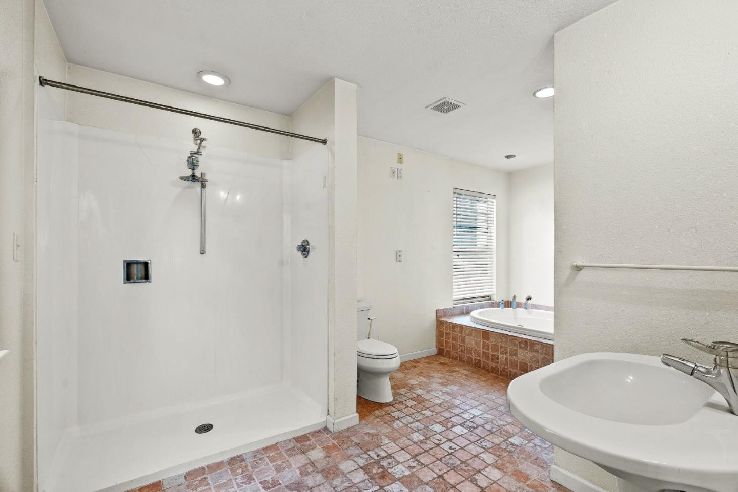 Detail Gallery Image 15 of 29 For 173 Oak Creek Blvd, Scotts Valley,  CA 95066 - 5 Beds | 4/1 Baths