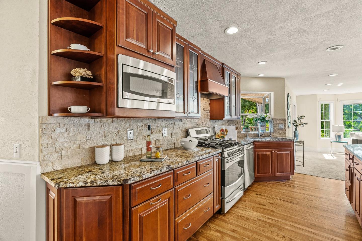 Detail Gallery Image 7 of 29 For 173 Oak Creek Blvd, Scotts Valley,  CA 95066 - 5 Beds | 4/1 Baths