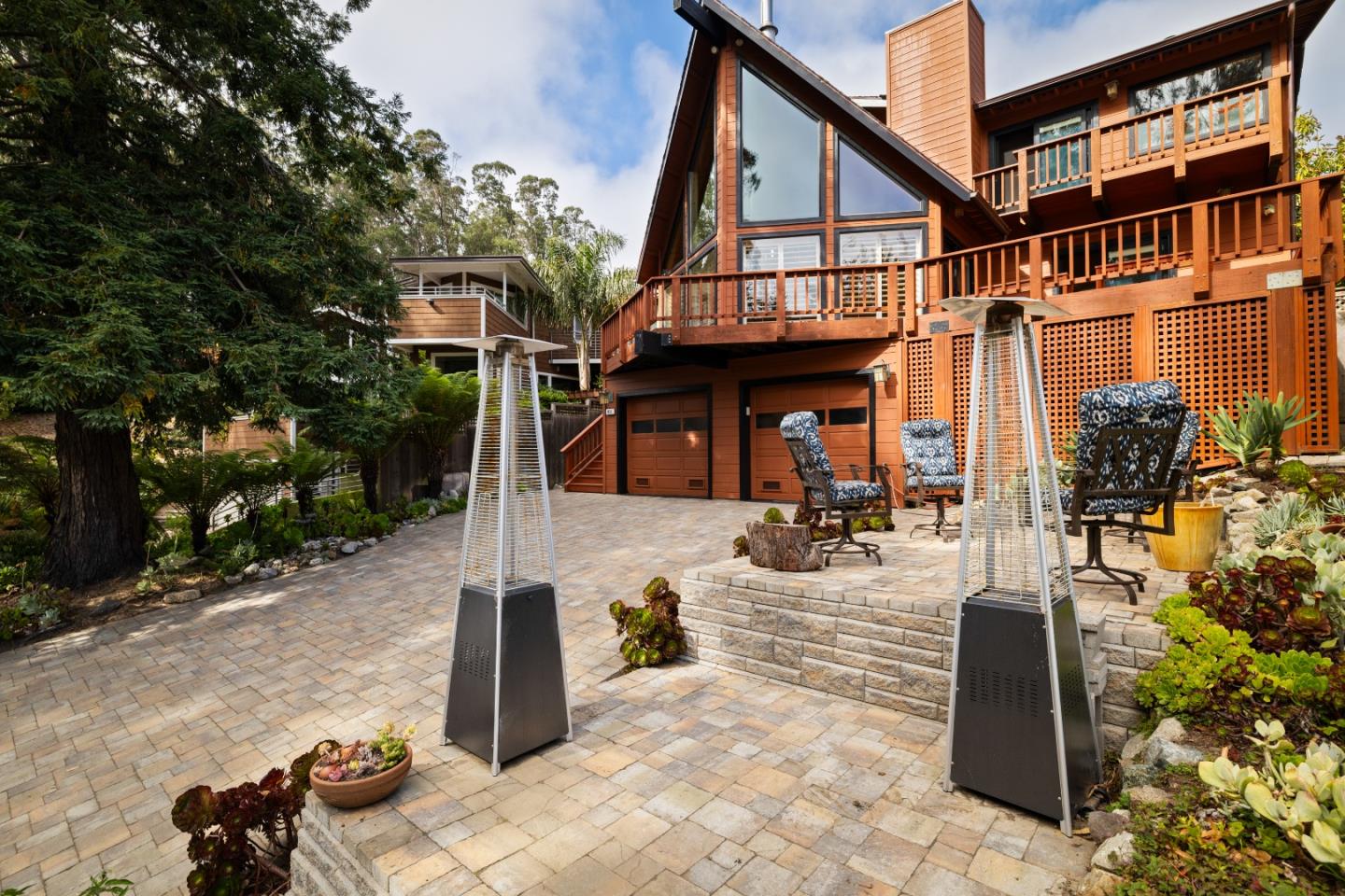 Detail Gallery Image 4 of 37 For 450 Sevilla Ave, El Granada,  CA 94018 - 3 Beds | 3 Baths