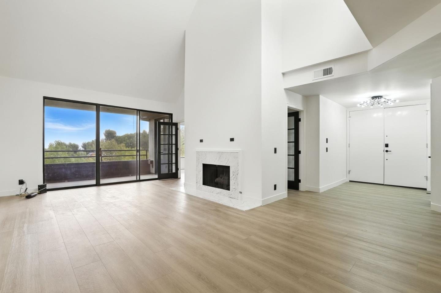 Detail Gallery Image 10 of 46 For 4728 Park Encino Ln #318,  Encino,  CA 91436 - 2 Beds | 2 Baths