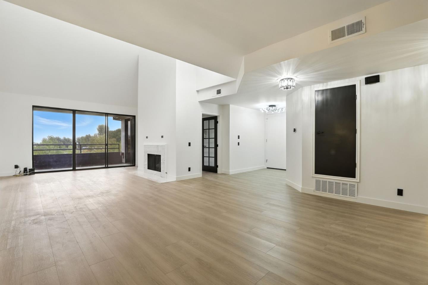 Detail Gallery Image 11 of 46 For 4728 Park Encino Ln #318,  Encino,  CA 91436 - 2 Beds | 2 Baths
