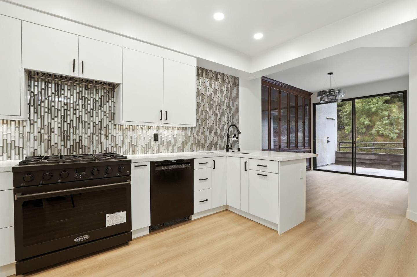 Detail Gallery Image 14 of 46 For 4728 Park Encino Ln #318,  Encino,  CA 91436 - 2 Beds | 2 Baths