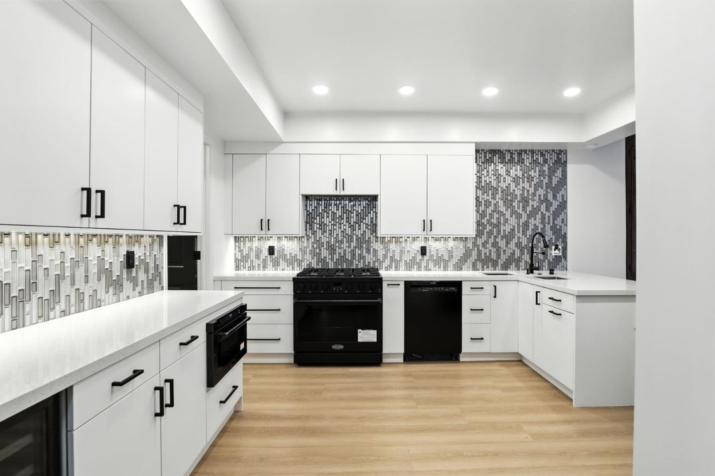 Detail Gallery Image 17 of 46 For 4728 Park Encino Ln #318,  Encino,  CA 91436 - 2 Beds | 2 Baths