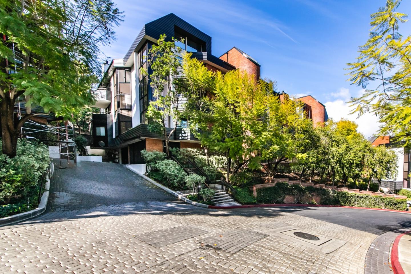 Detail Gallery Image 36 of 46 For 4728 Park Encino Ln #318,  Encino,  CA 91436 - 2 Beds | 2 Baths