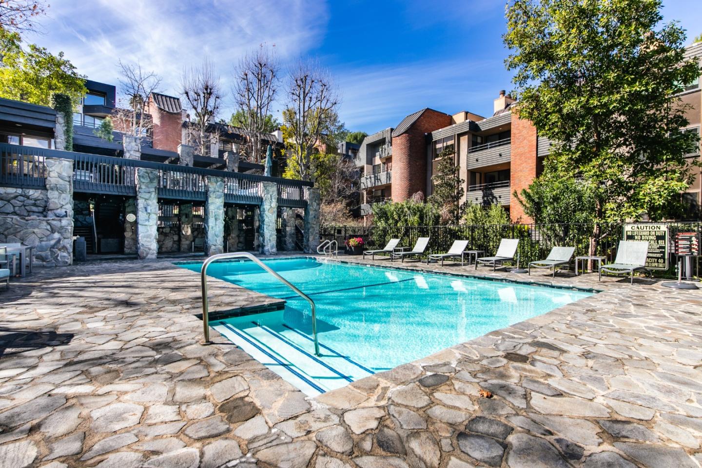Detail Gallery Image 39 of 46 For 4728 Park Encino Ln #318,  Encino,  CA 91436 - 2 Beds | 2 Baths