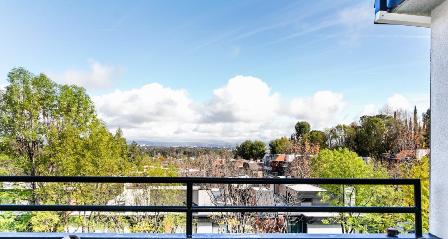 Detail Gallery Image 7 of 46 For 4728 Park Encino Ln #318,  Encino,  CA 91436 - 2 Beds | 2 Baths