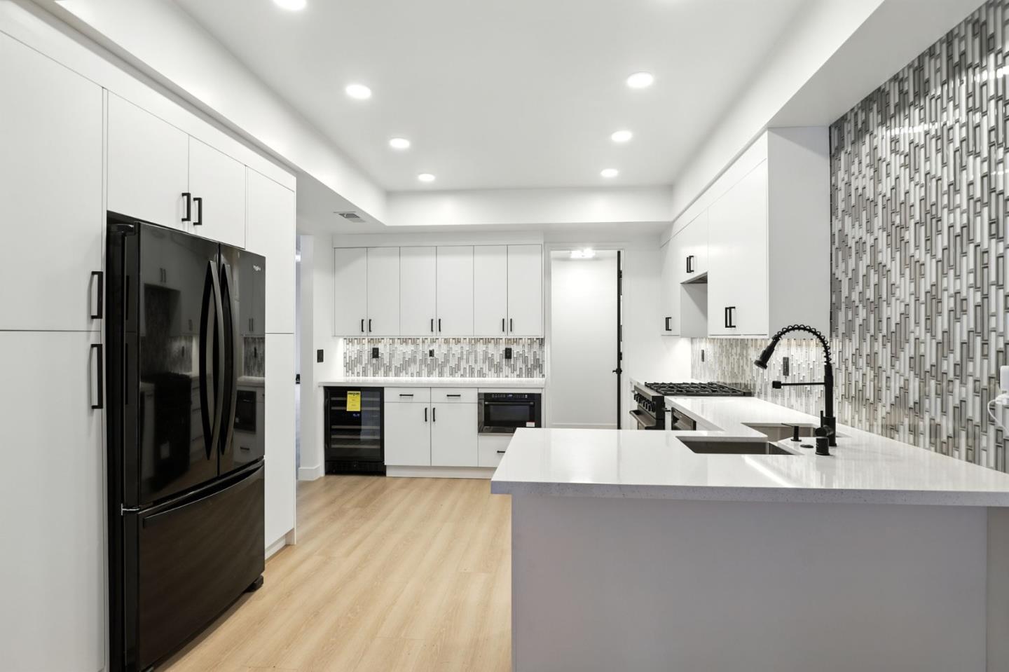 Detail Gallery Image 8 of 46 For 4728 Park Encino Ln #318,  Encino,  CA 91436 - 2 Beds | 2 Baths