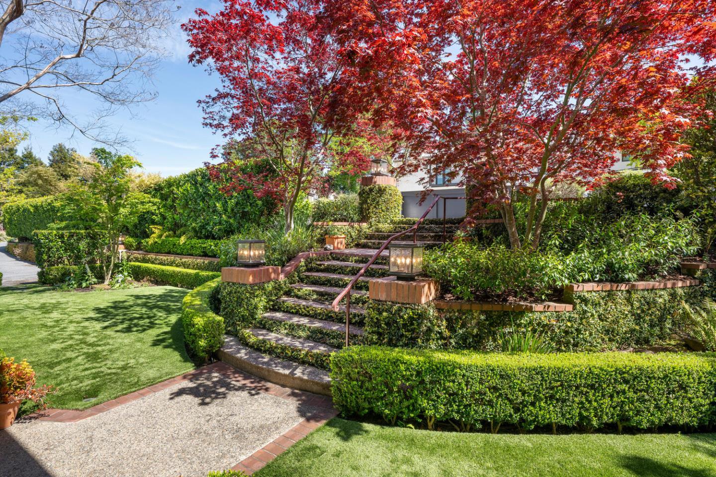 Detail Gallery Image 17 of 74 For 1162 Barroilhet Dr, Hillsborough,  CA 94010 - 4 Beds | 4/2 Baths