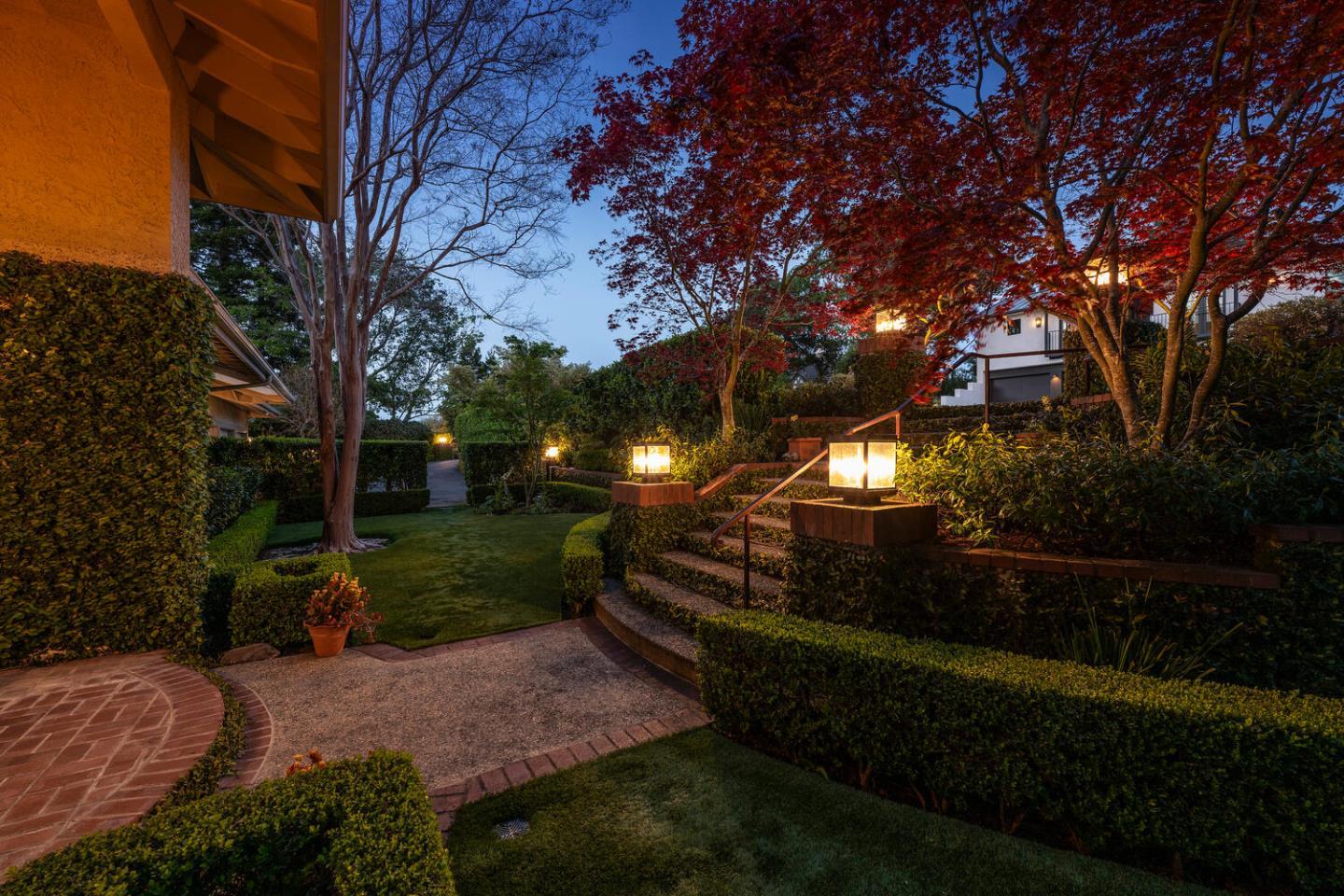 Detail Gallery Image 4 of 74 For 1162 Barroilhet Dr, Hillsborough,  CA 94010 - 4 Beds | 4/2 Baths