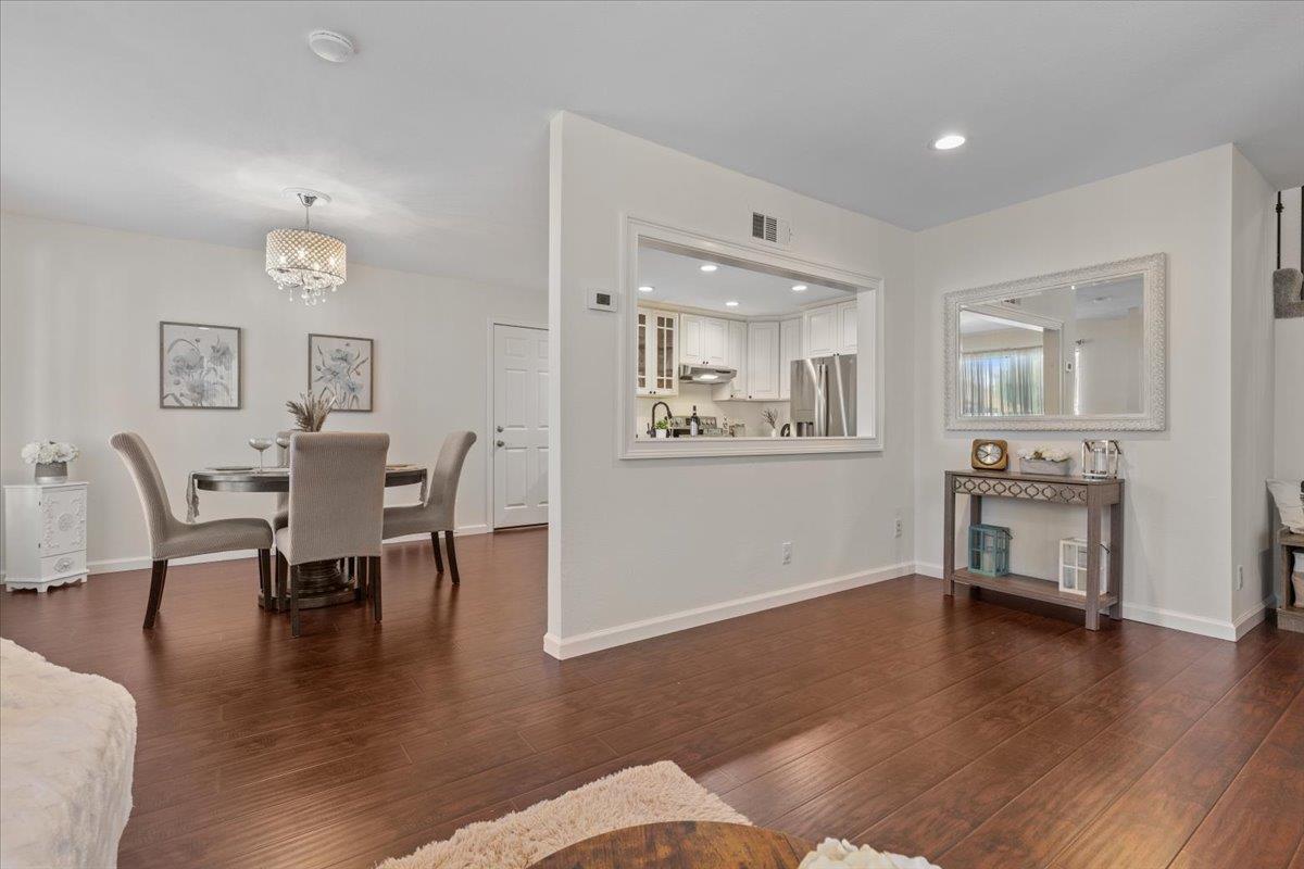 Detail Gallery Image 11 of 32 For 5439 Colony Green Dr, San Jose,  CA 95123 - 2 Beds | 2/1 Baths
