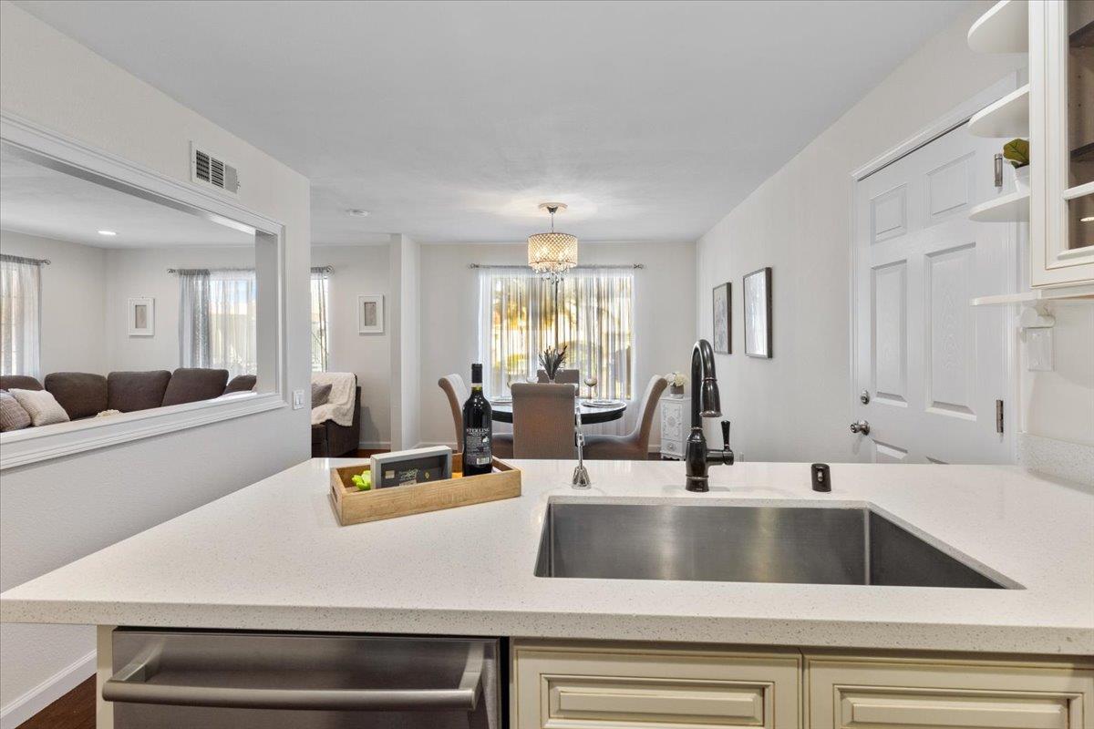 Detail Gallery Image 16 of 32 For 5439 Colony Green Dr, San Jose,  CA 95123 - 2 Beds | 2/1 Baths