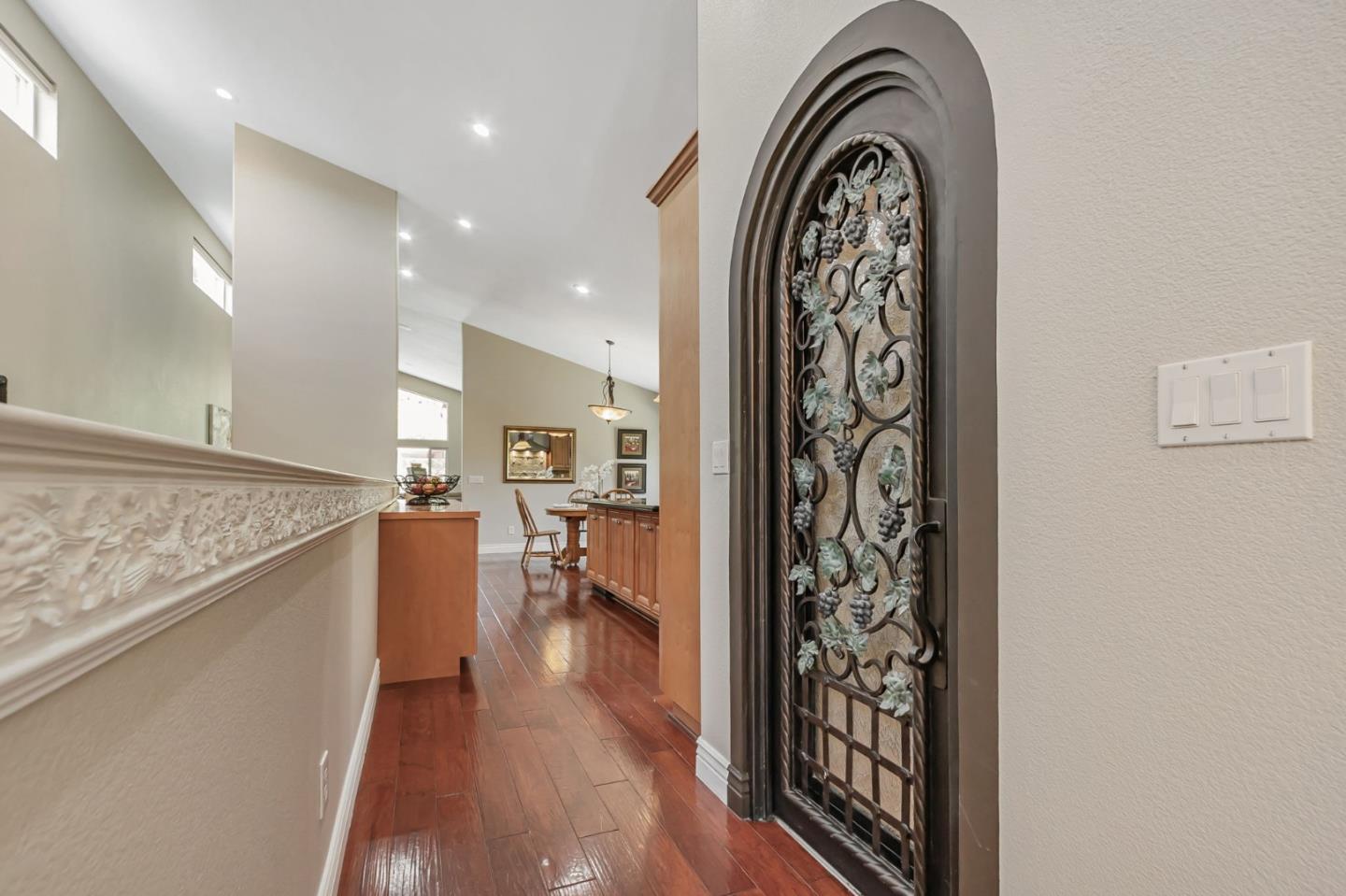 Detail Gallery Image 11 of 87 For 10881 Barranca Dr, Cupertino,  CA 95014 - 4 Beds | 3/2 Baths