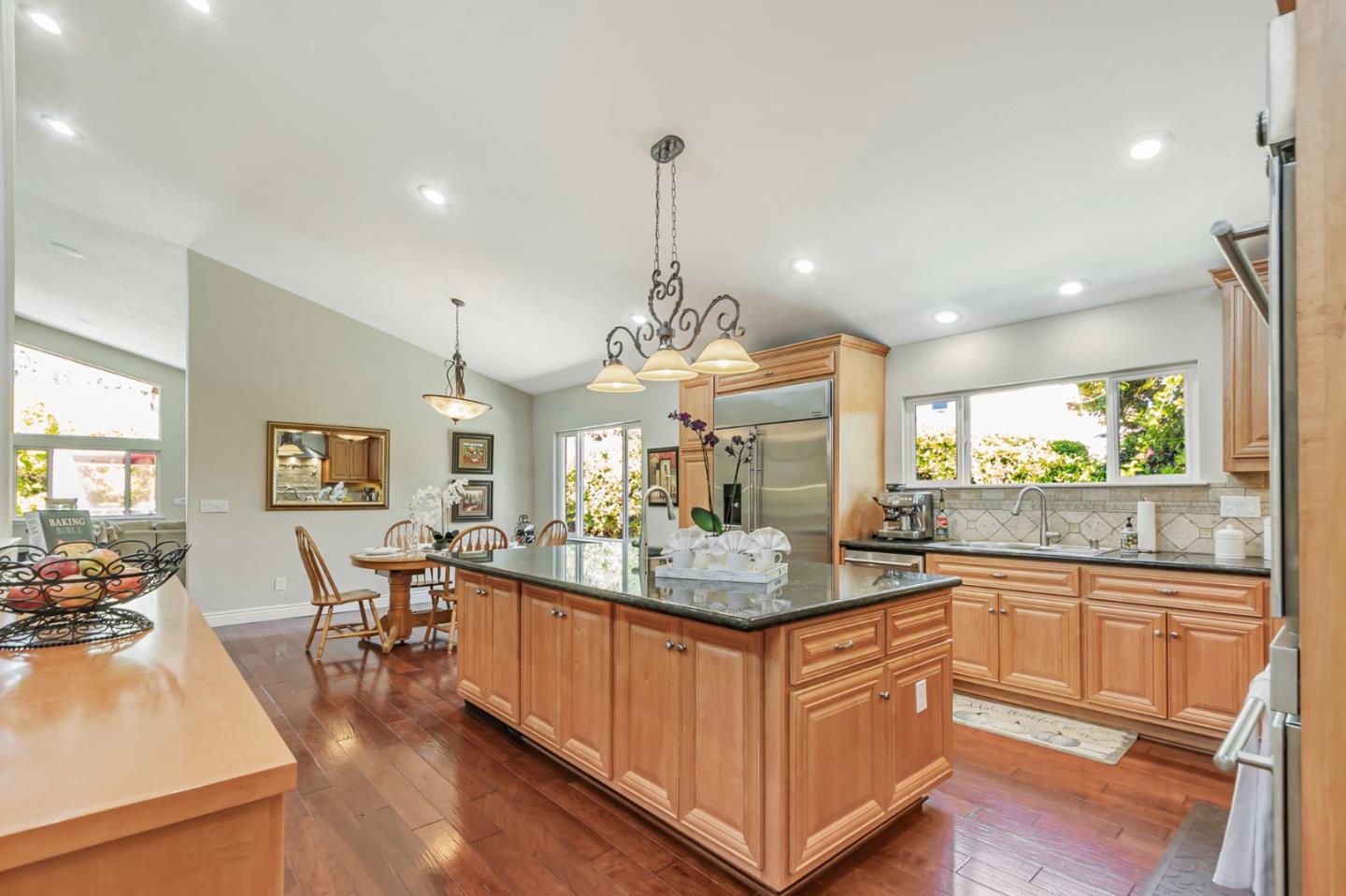 Detail Gallery Image 12 of 87 For 10881 Barranca Dr, Cupertino,  CA 95014 - 4 Beds | 3/2 Baths