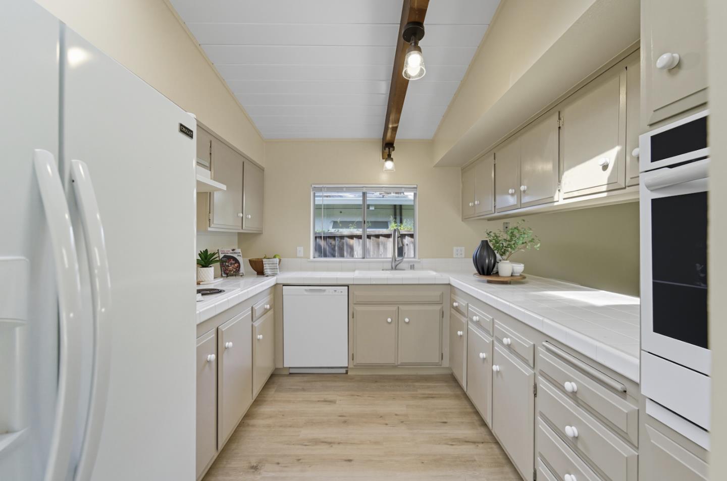 Detail Gallery Image 5 of 24 For 1154 Bentoak Ln, San Jose,  CA 95129 - 4 Beds | 2 Baths