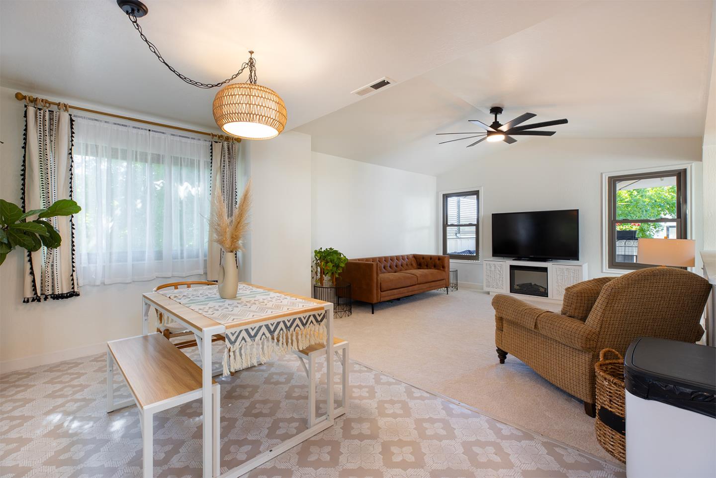 Detail Gallery Image 5 of 25 For 296 Grace Way, Scotts Valley,  CA 95066 - 3 Beds | 2/1 Baths