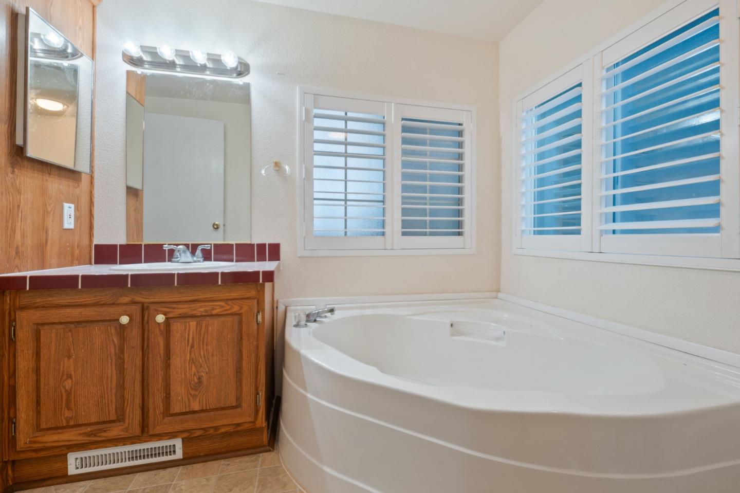 Detail Gallery Image 21 of 29 For 64 Franciscan Dr #17,  Daly City,  CA 94014 - 3 Beds | 2 Baths