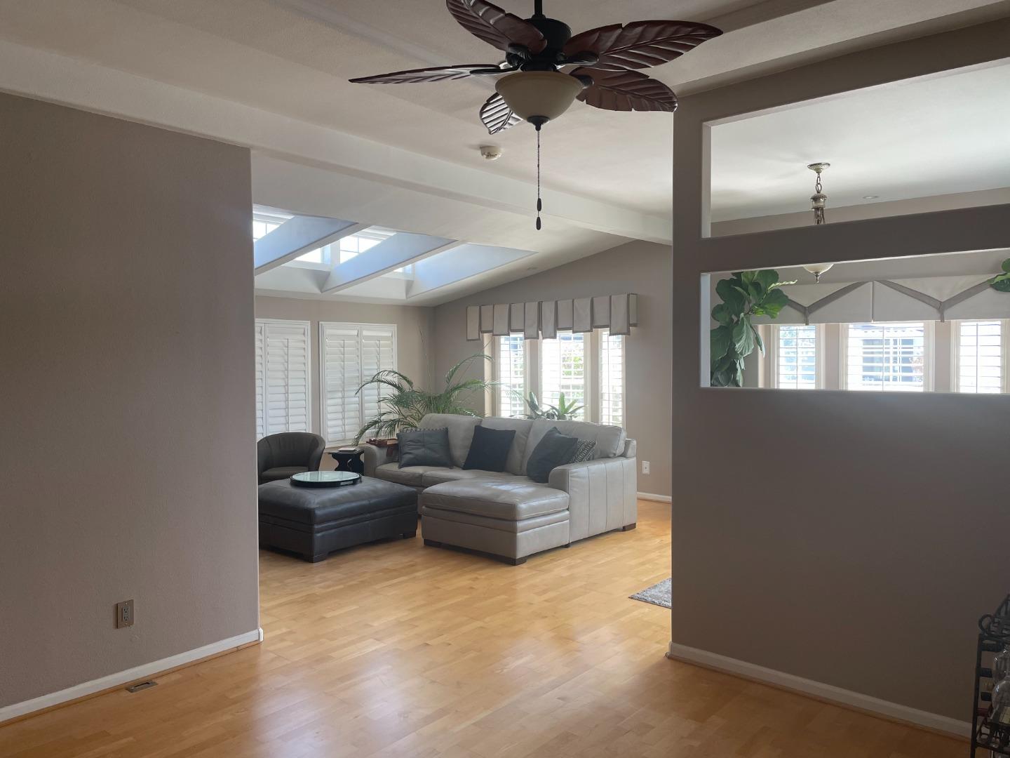 Detail Gallery Image 14 of 27 For 1225 Vienna Dr #402,  Sunnyvale,  CA 94089 - 4 Beds | 2 Baths