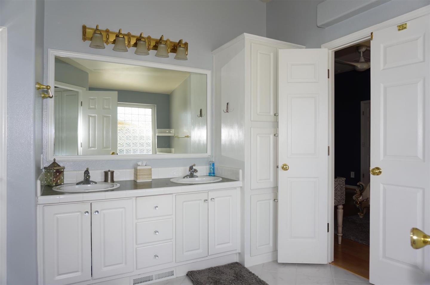 Detail Gallery Image 18 of 27 For 1225 Vienna Dr #402,  Sunnyvale,  CA 94089 - 4 Beds | 2 Baths