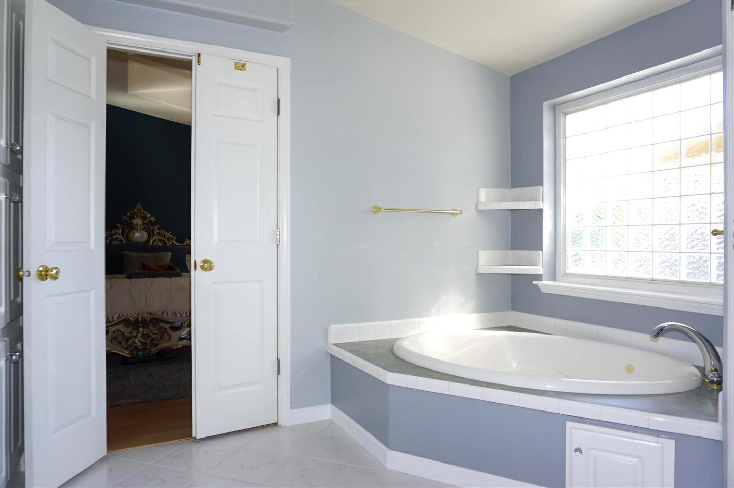 Detail Gallery Image 19 of 27 For 1225 Vienna Dr #402,  Sunnyvale,  CA 94089 - 4 Beds | 2 Baths