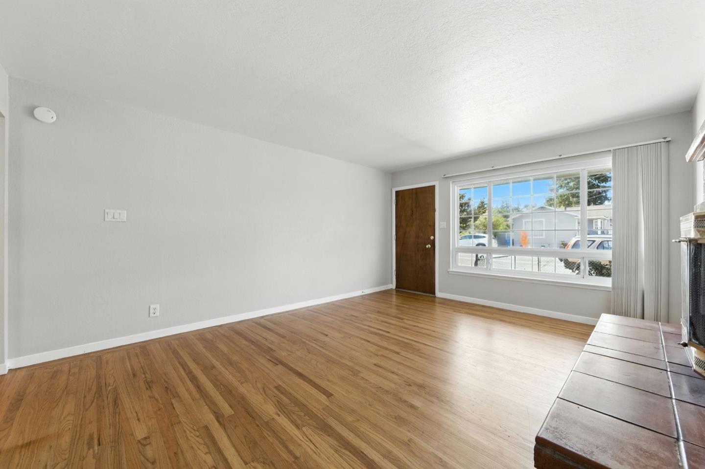 Detail Gallery Image 3 of 14 For 1123 Hudson St, Redwood City,  CA 94061 - 2 Beds | 1 Baths