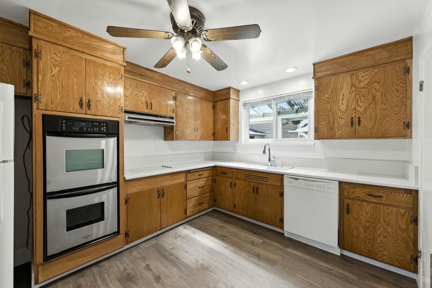 Detail Gallery Image 5 of 14 For 1123 Hudson St, Redwood City,  CA 94061 - 2 Beds | 1 Baths