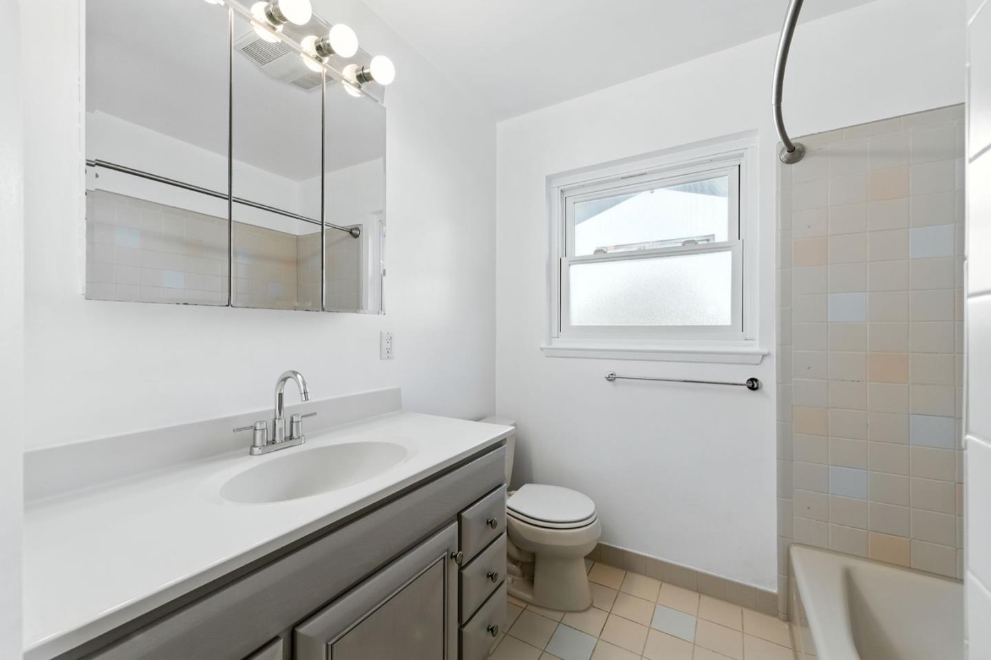 Detail Gallery Image 9 of 14 For 1123 Hudson St, Redwood City,  CA 94061 - 2 Beds | 1 Baths
