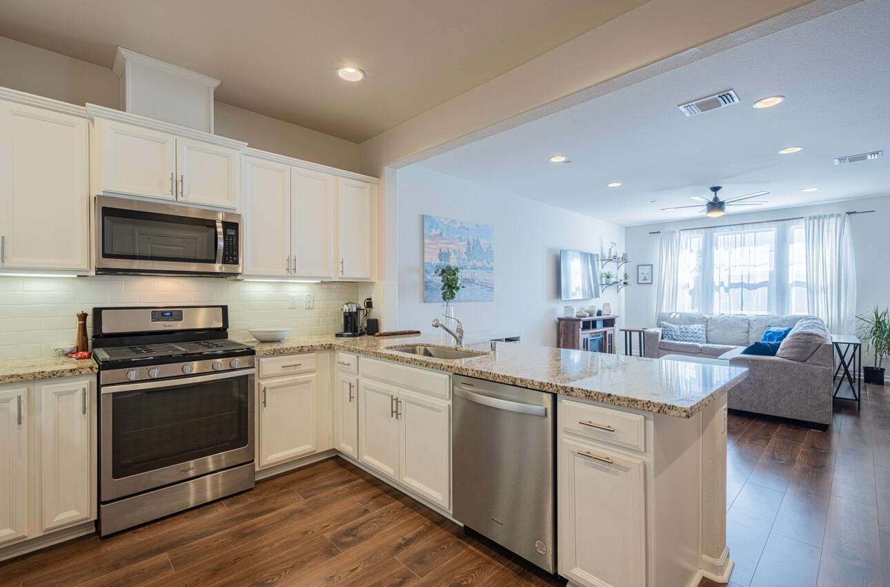 Detail Gallery Image 13 of 47 For 18669 Mcclellan Cir, East Garrison,  CA 93933 - 3 Beds | 2/1 Baths
