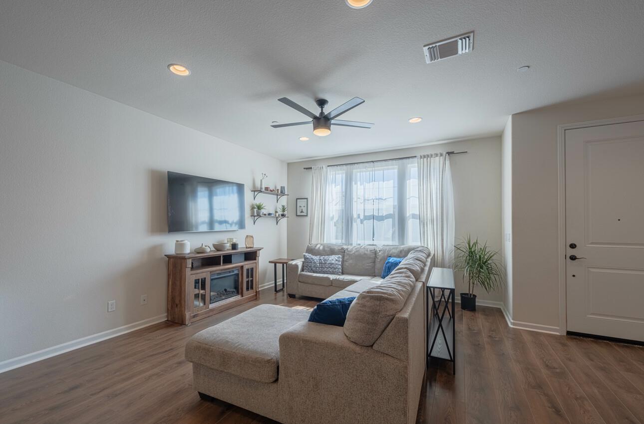 Detail Gallery Image 5 of 47 For 18669 Mcclellan Cir, East Garrison,  CA 93933 - 3 Beds | 2/1 Baths