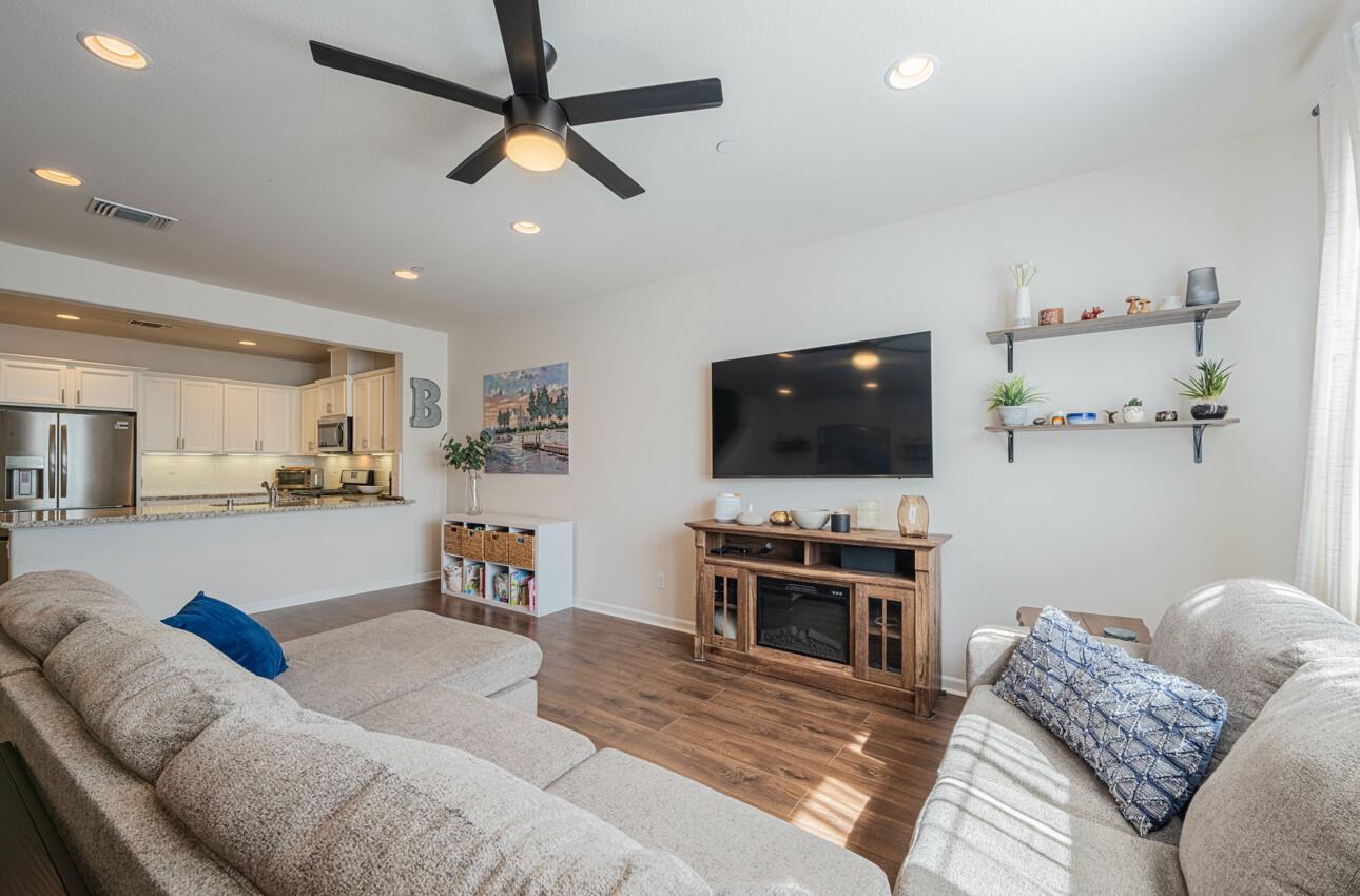Detail Gallery Image 6 of 47 For 18669 Mcclellan Cir, East Garrison,  CA 93933 - 3 Beds | 2/1 Baths
