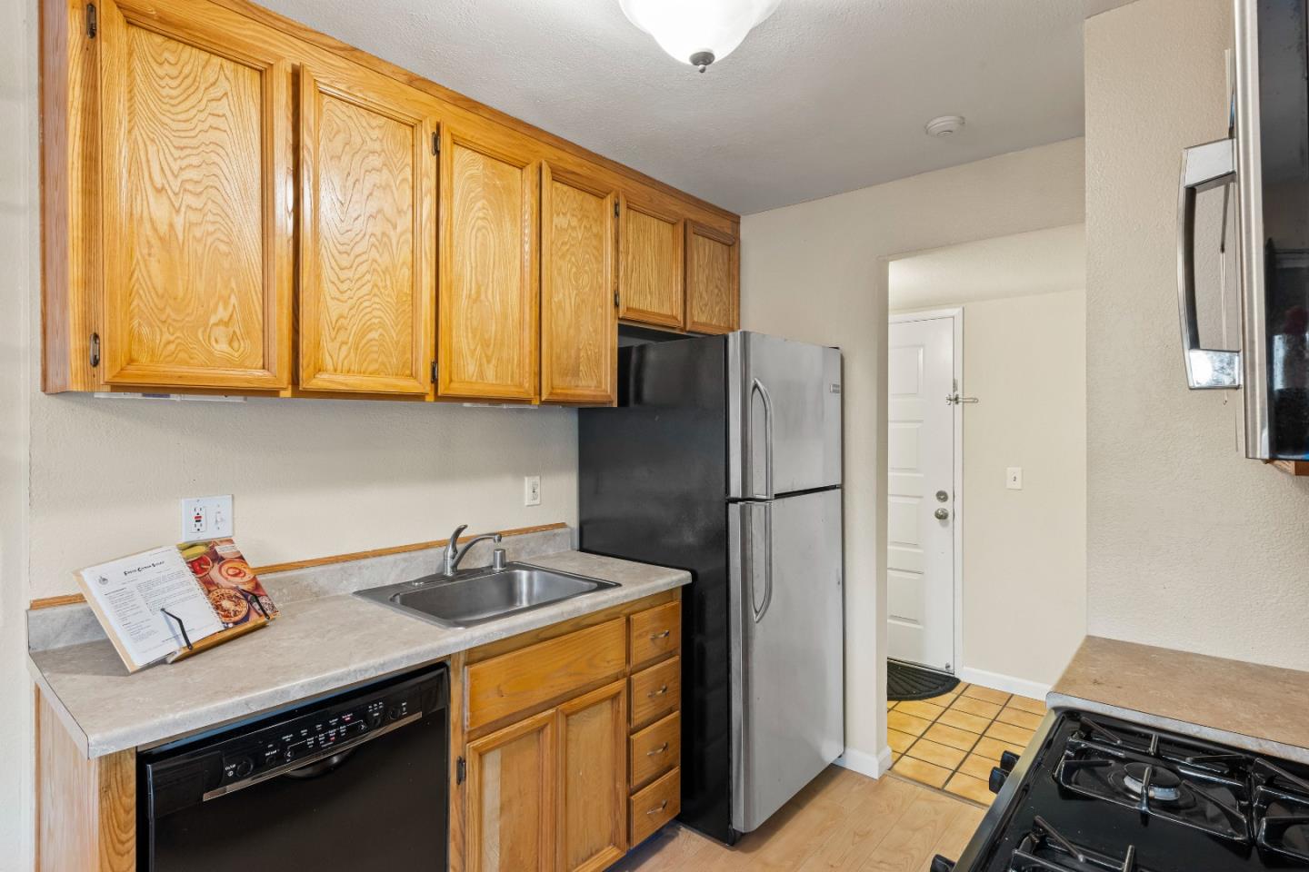 Detail Gallery Image 8 of 27 For 6366 Joaquin Murieta Ave #K,  Newark,  CA 94560 - 2 Beds | 1 Baths