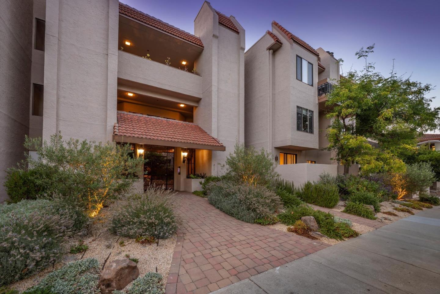 Detail Gallery Image 1 of 43 For 217 8th Ave #203,  San Mateo,  CA 94401 - 2 Beds | 2 Baths